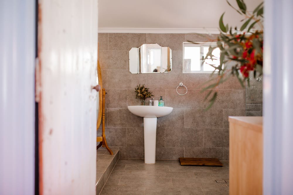 Photo of Bathroom in Mannanarie