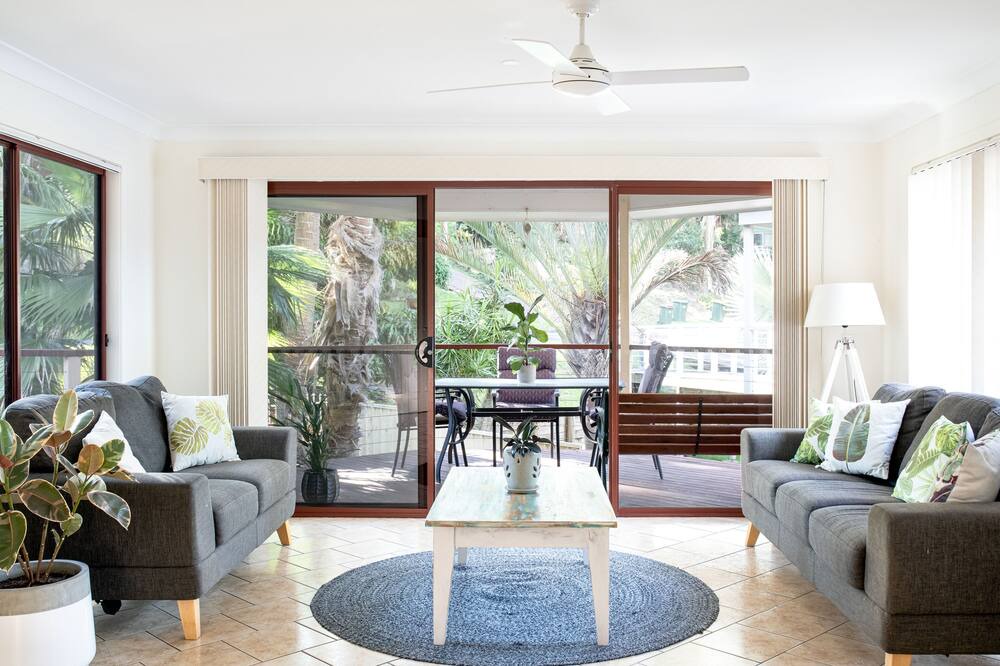 Photo of Livingroom in Elizabeth Beach