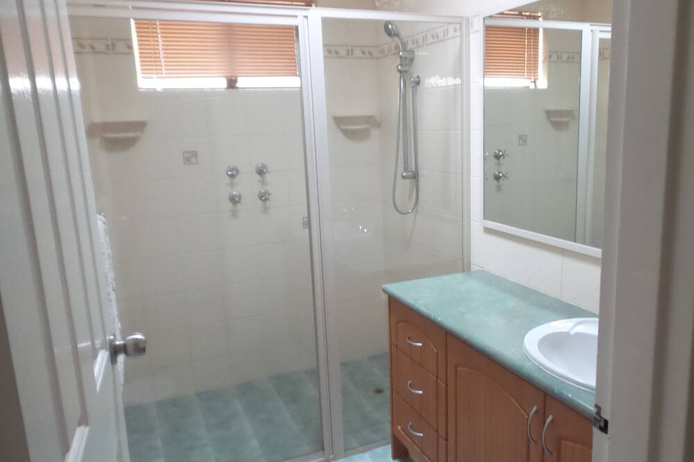 Photo of Bathroom in South Yunderup