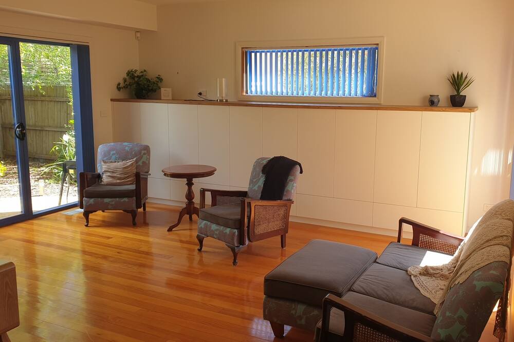 Photo of Livingroom in Indented Head