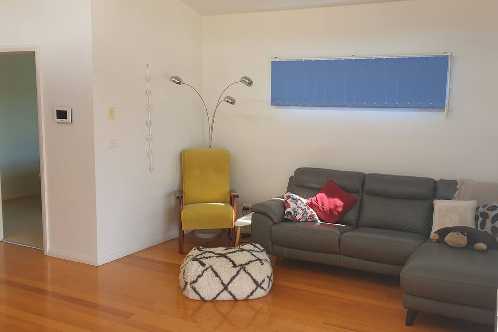 Photo of Livingroom in Indented Head