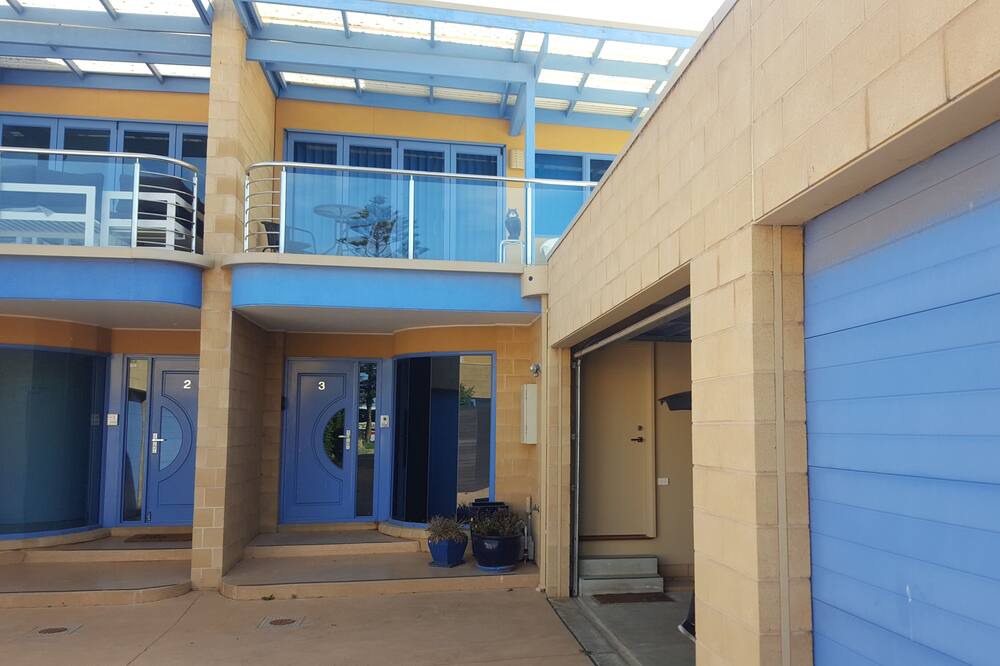 Photo of Outdoor in Indented Head