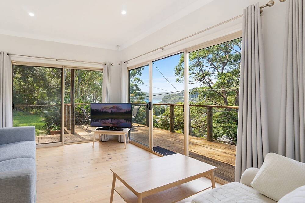 Photo of Livingroom in Pretty Beach Central Coast