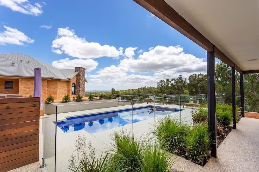 Photo of Outdoor in Bedfordale