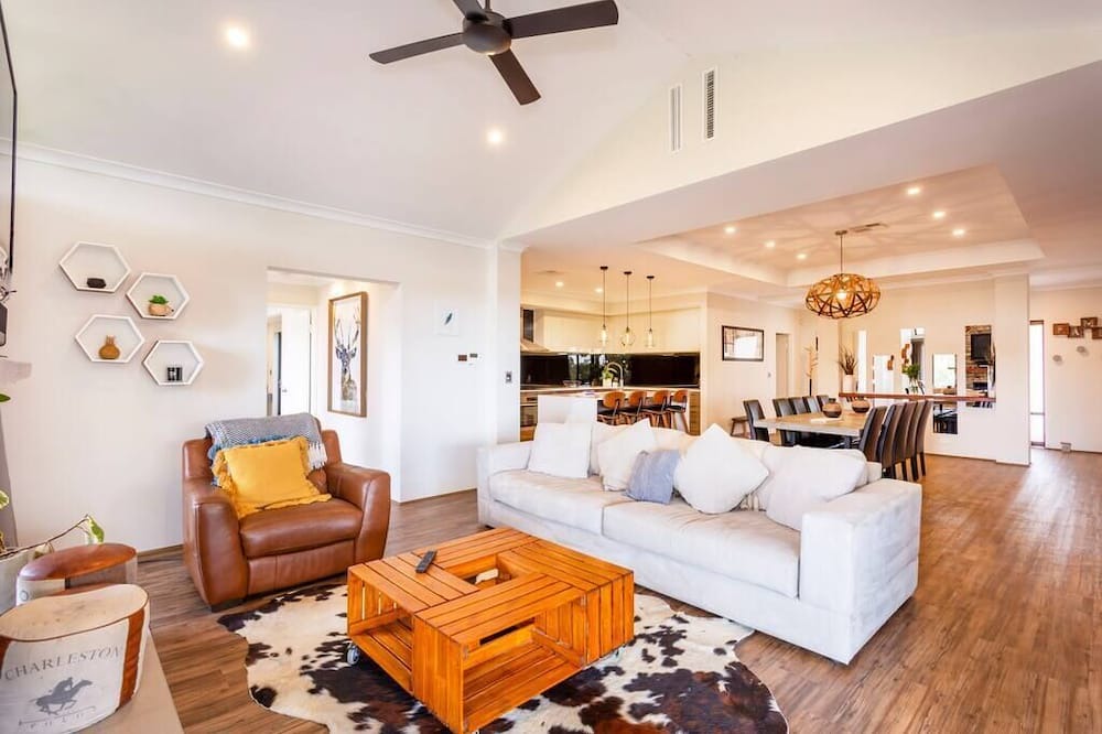 Photo of Livingroom in Bedfordale