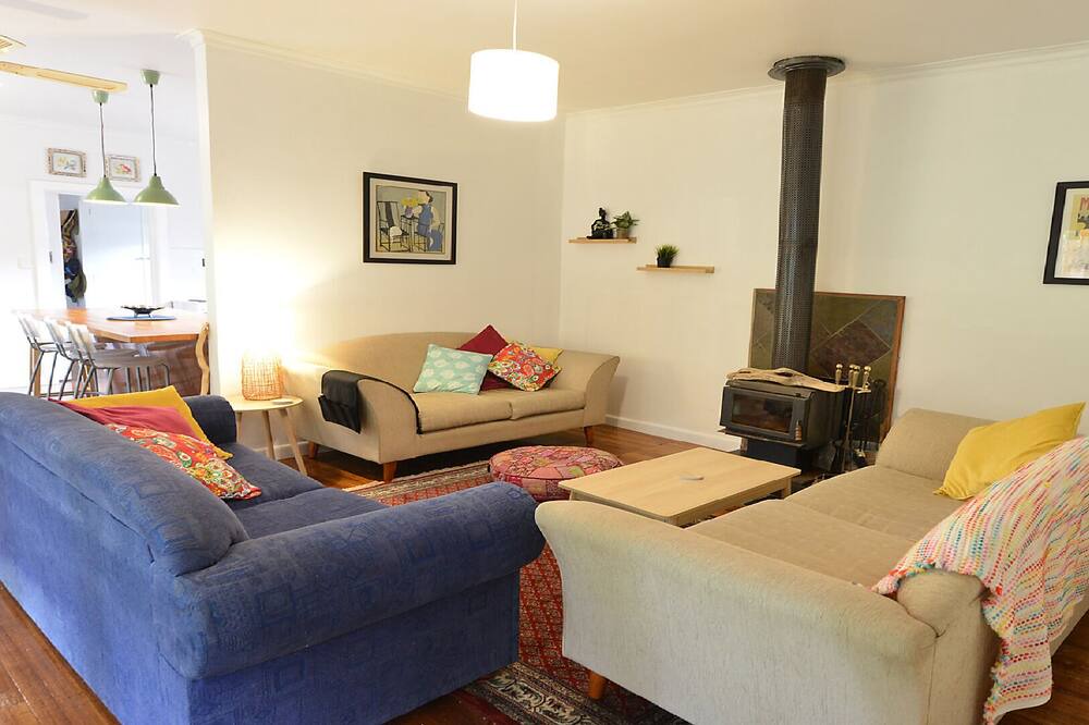 Photo of Livingroom in Skenes Creek