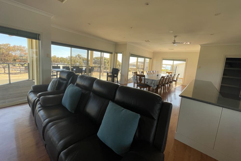 Photo of Livingroom in Port Hughes