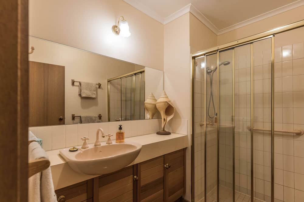 Photo of Bathroom in Limonite