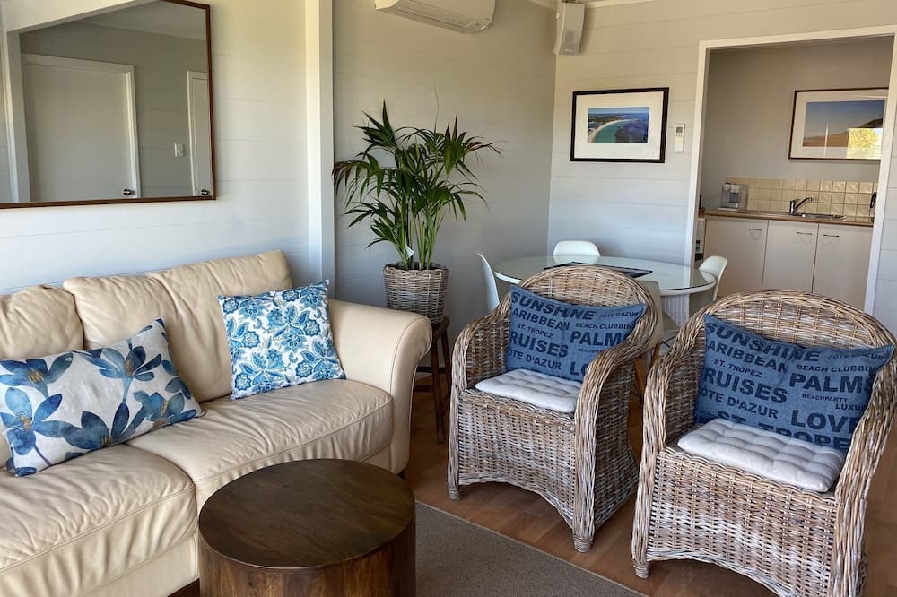 Photo of Livingroom in Rivoli Bay