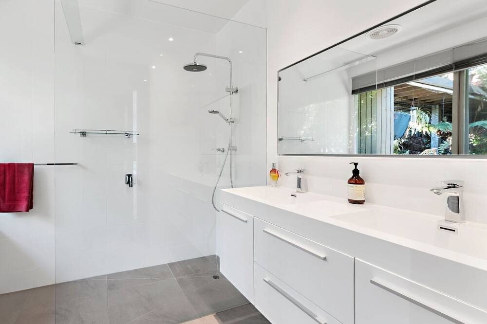 Photo of Bathroom in Lorne