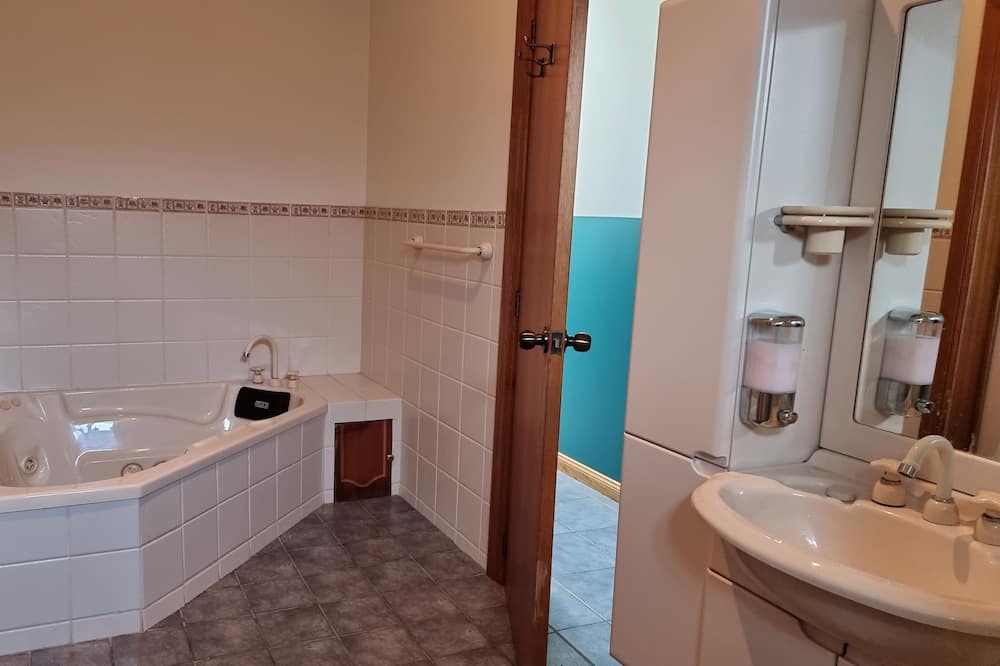 Photo of Bathroom in Melville