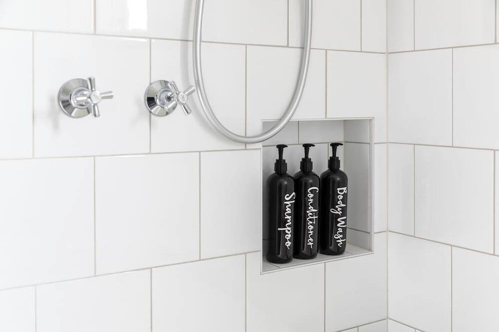 Photo of Bathroom in Golden Point