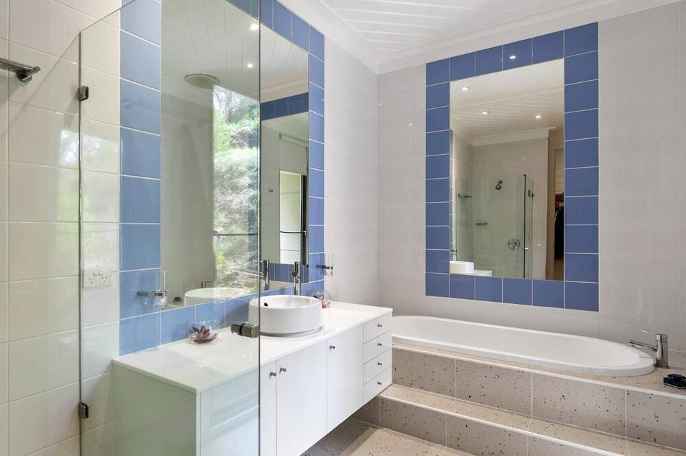 Photo of Bathroom in Lorne