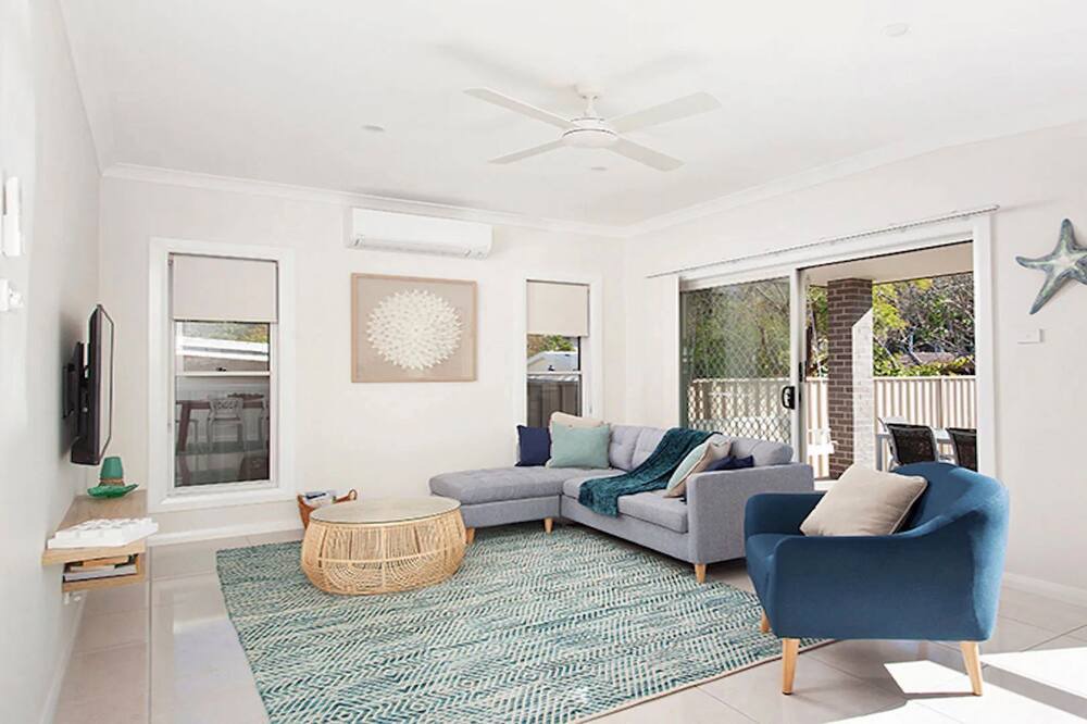 Photo of Livingroom in Shoal Bay
