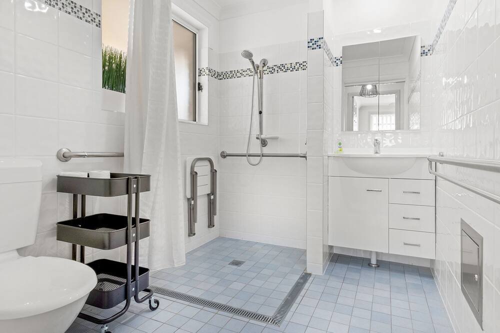 Photo of Bathroom in Salamander Bay