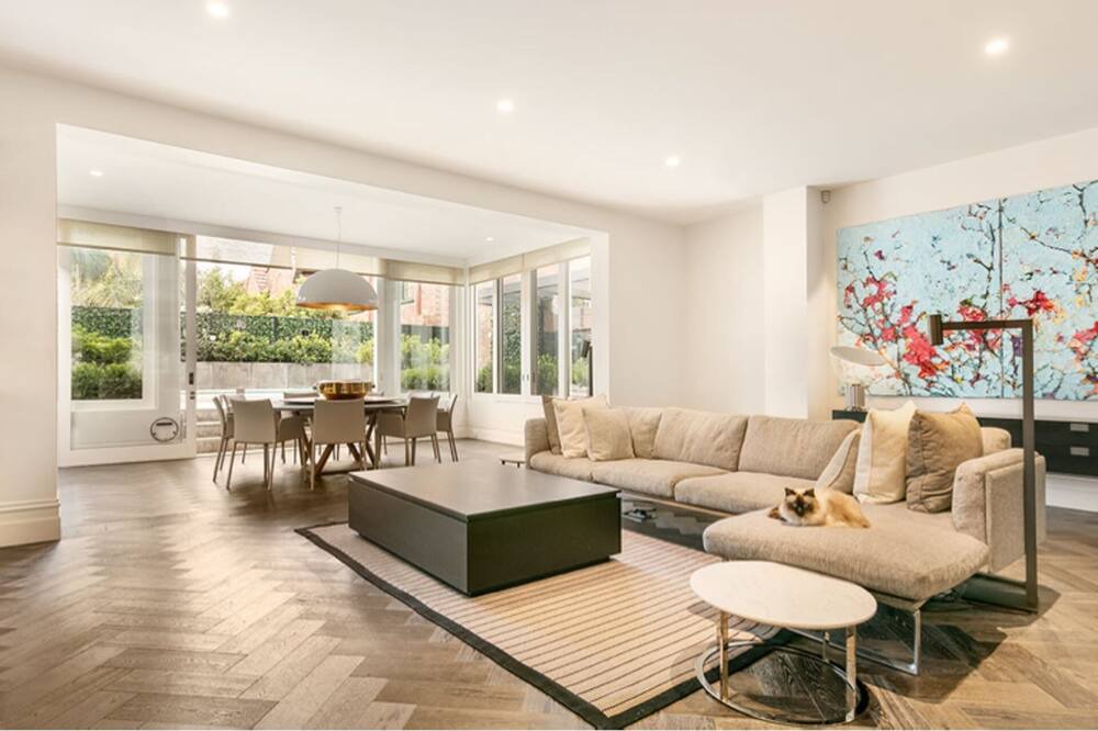 Photo of Livingroom in St Kilda West