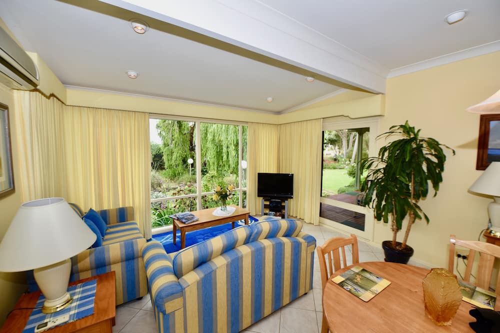 Photo of Livingroom in Cuttlefish Bay
