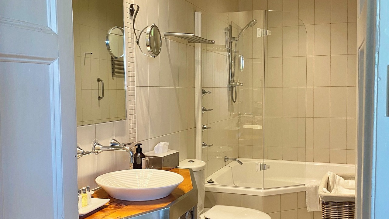 Photo of Bathroom in New Norfolk