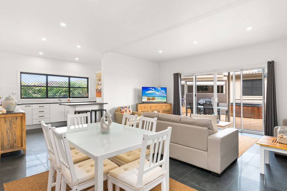 Photo of Livingroom in Shoal Bay