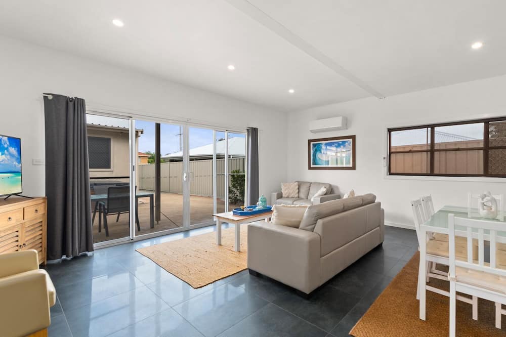 Photo of Livingroom in Shoal Bay