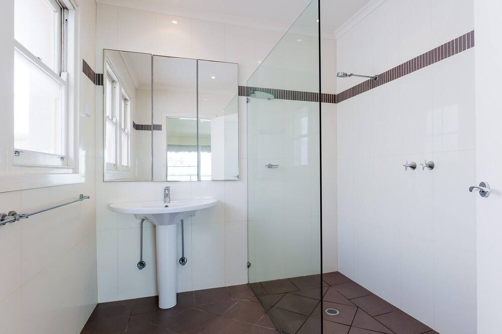 Photo of Bathroom in Salamander Bay