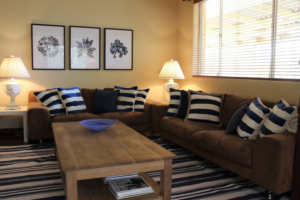 Photo of Livingroom in Guilderton