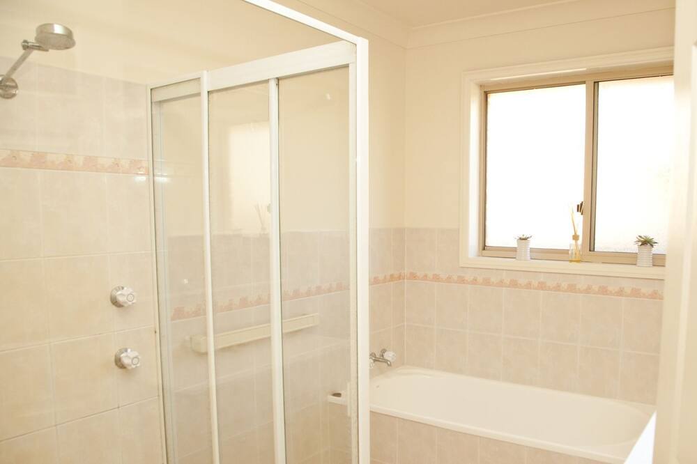 Photo of Bathroom in Tea Gardens