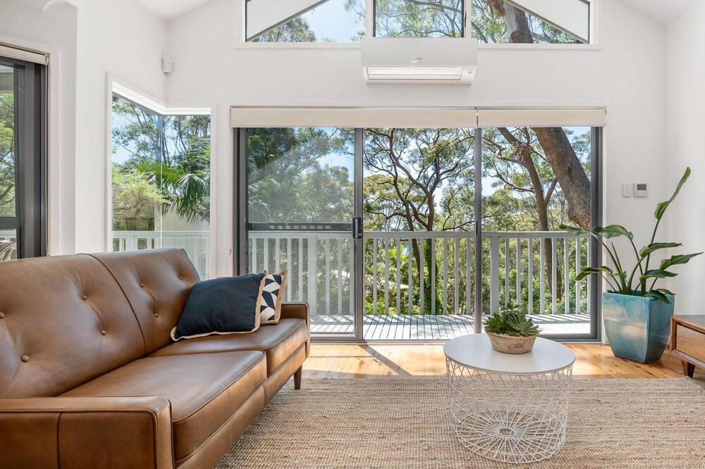 Photo of Livingroom in Macmasters Beach