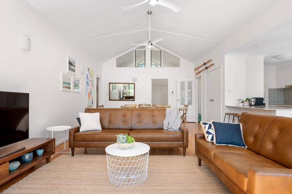 Photo of Livingroom in Macmasters Beach