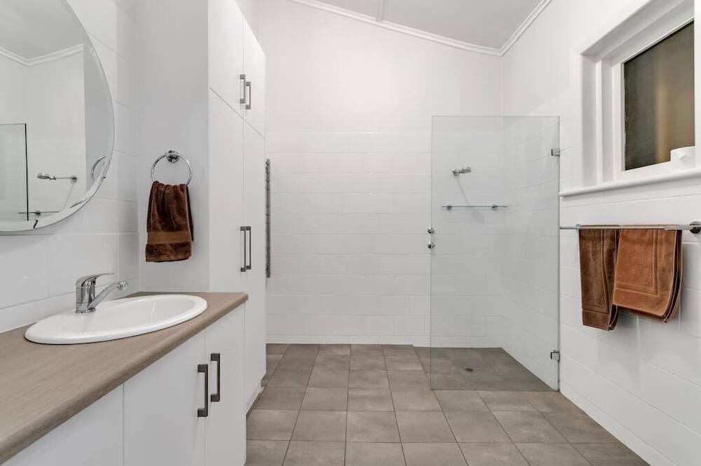Photo of Bathroom in Seymour