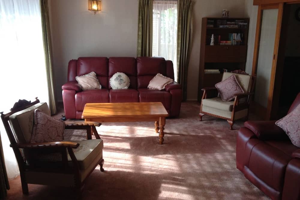 Photo of Others in Kingscote