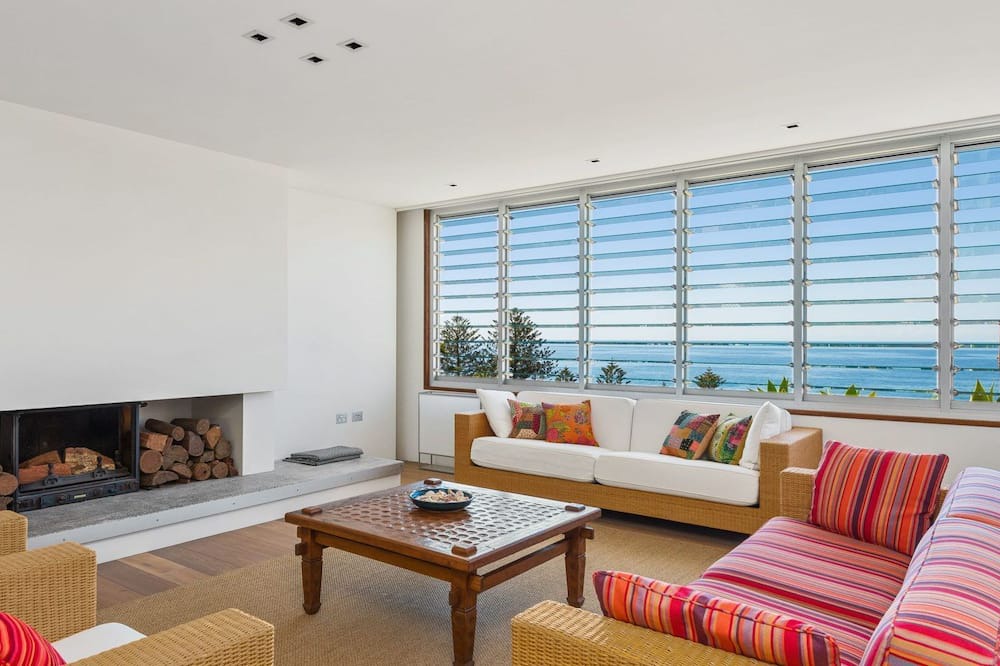 Photo of Livingroom in Whale Beach