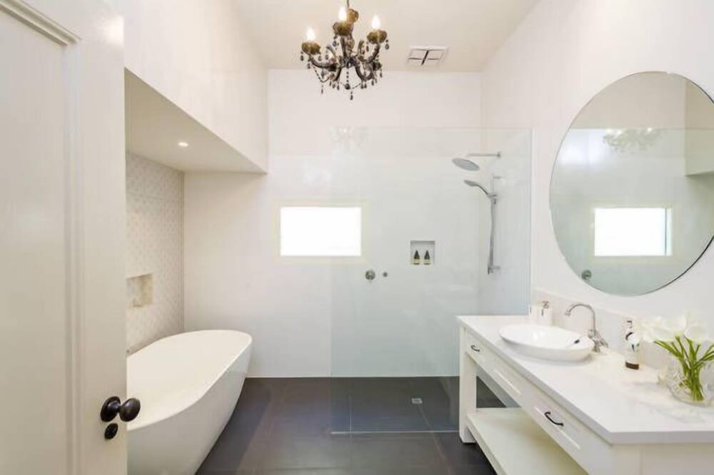 Photo of Bathroom in Queenscliff