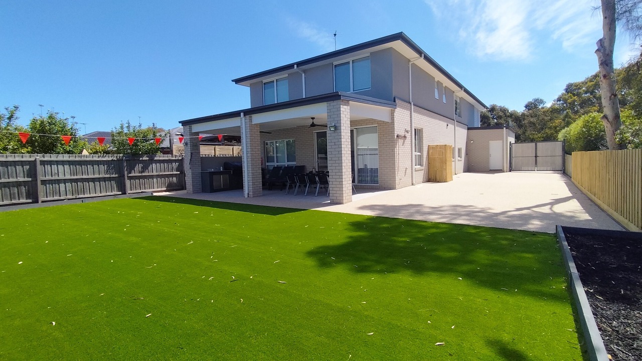 Photo of Outdoor in Indented Head