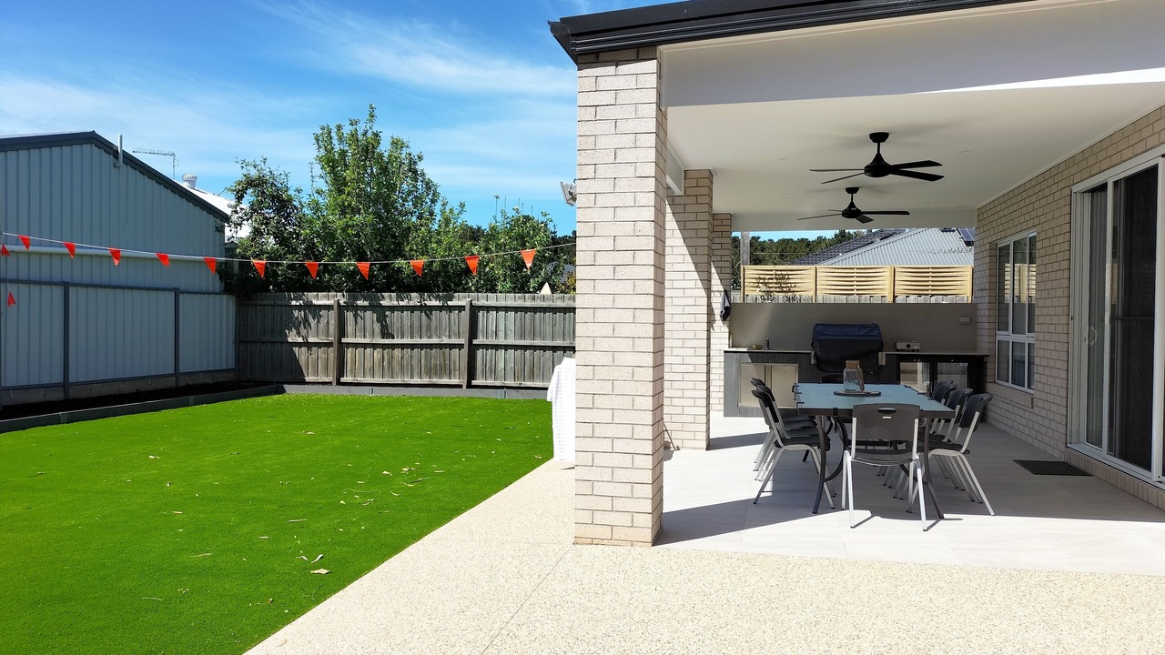 Photo of Outdoor in Indented Head