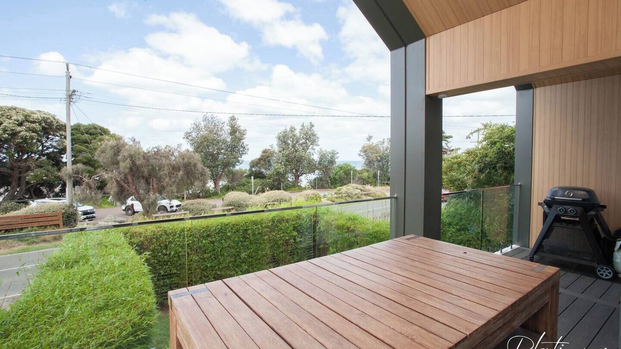 Photo of Outdoor in Indented Head