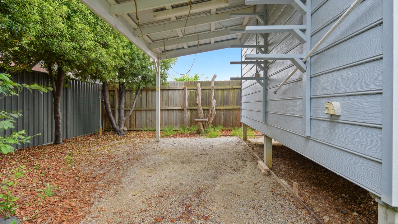 Photo of Outdoor in Indented Head