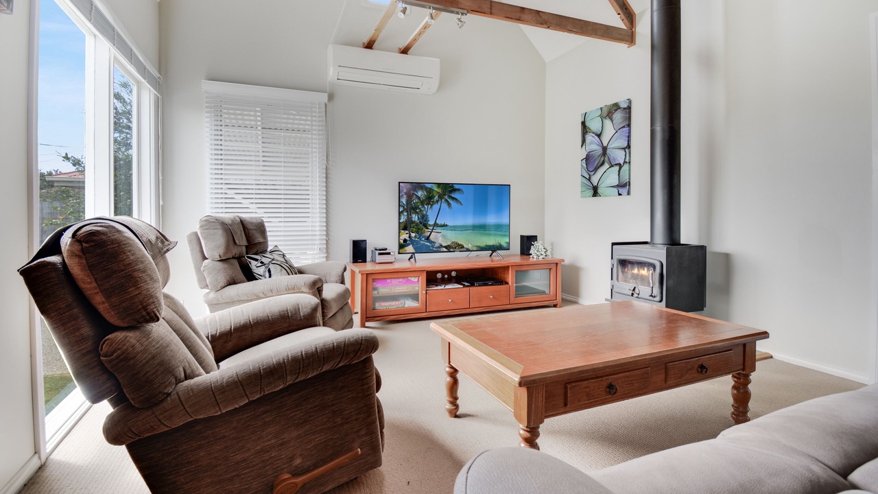 Photo of Livingroom in Indented Head