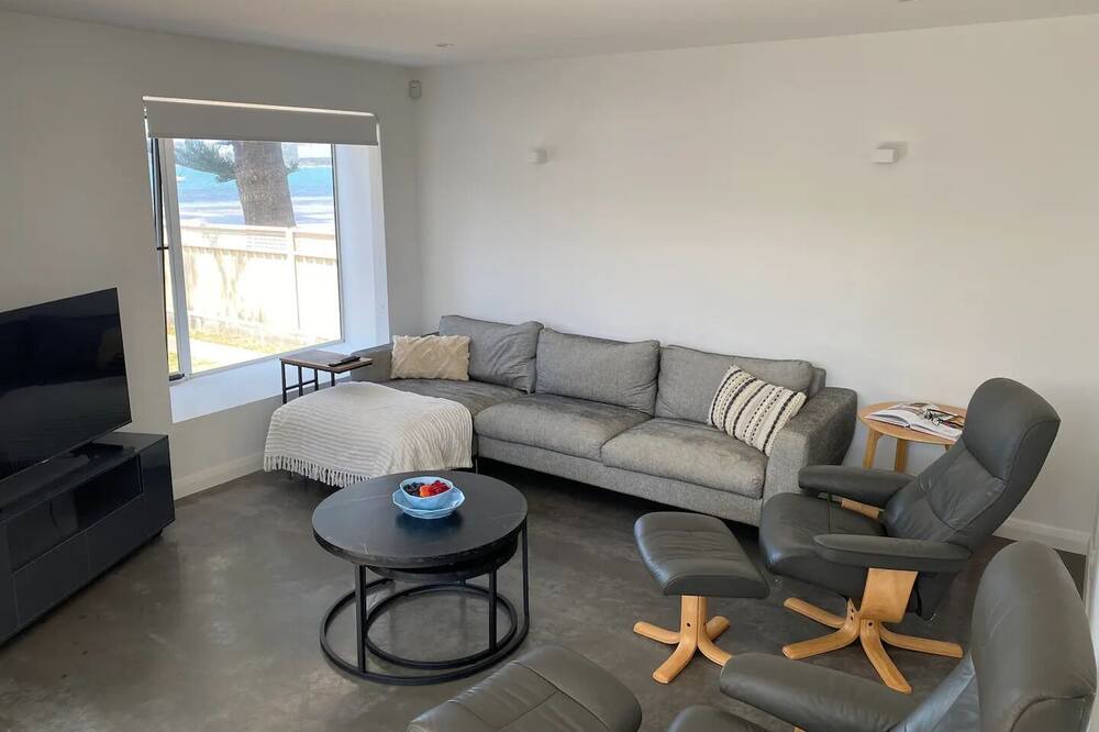 Photo of Livingroom in Salamander Bay