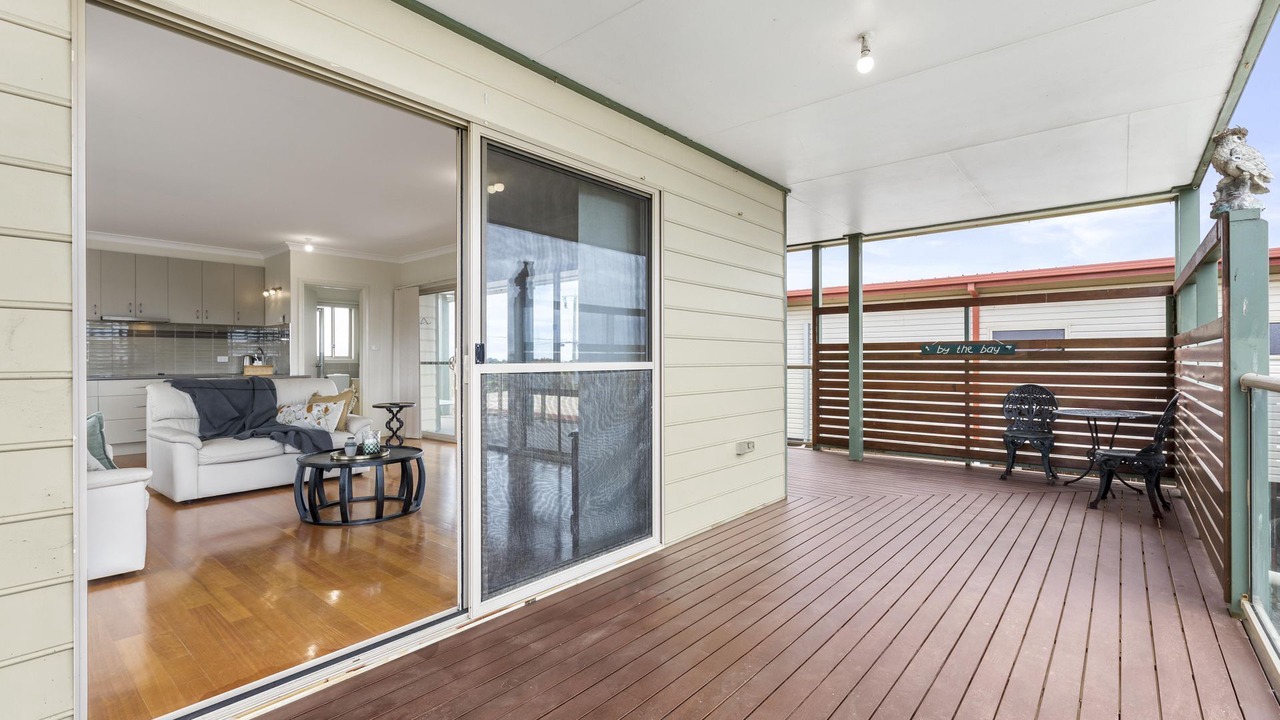 Photo of Outdoor in Indented Head