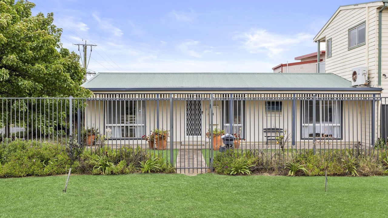Photo of Outdoor in Indented Head