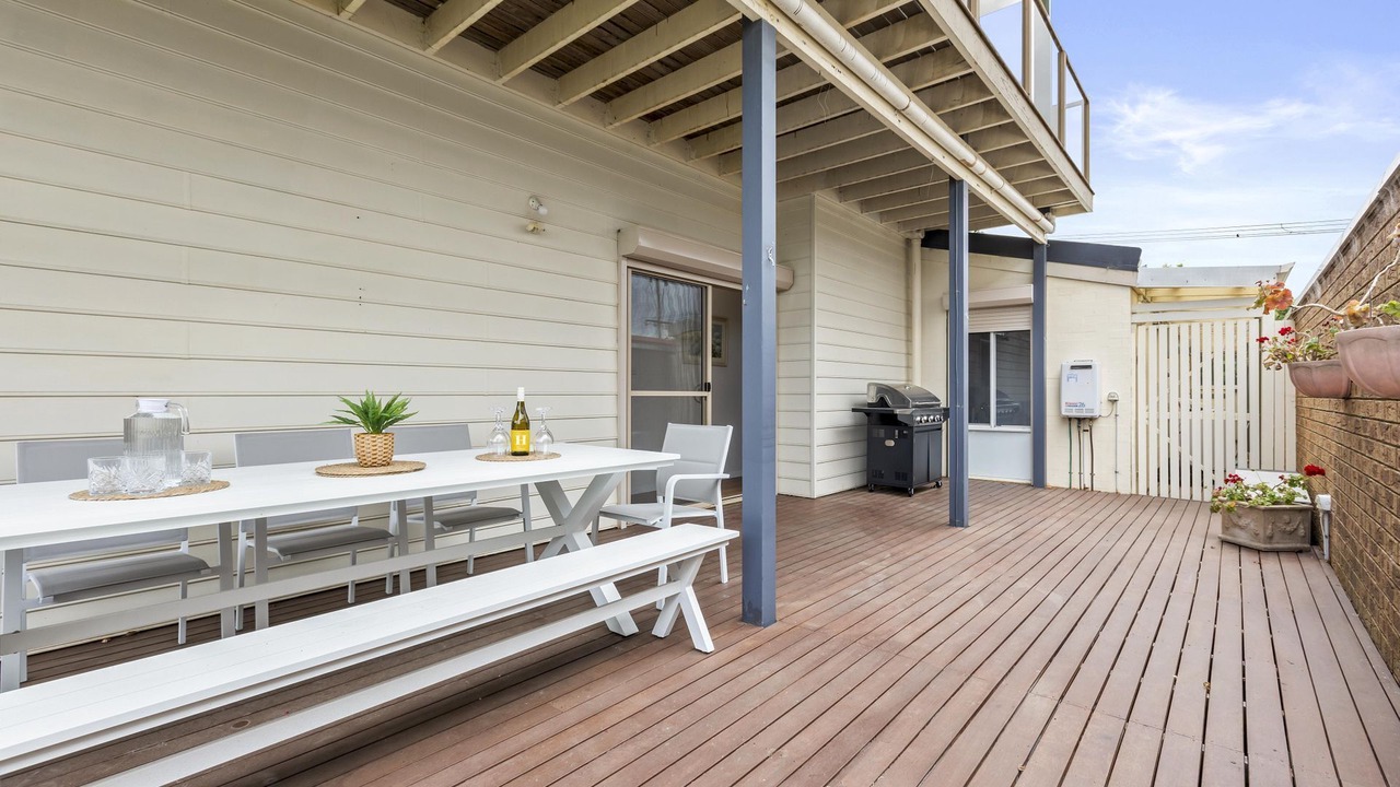 Photo of Outdoor in Indented Head