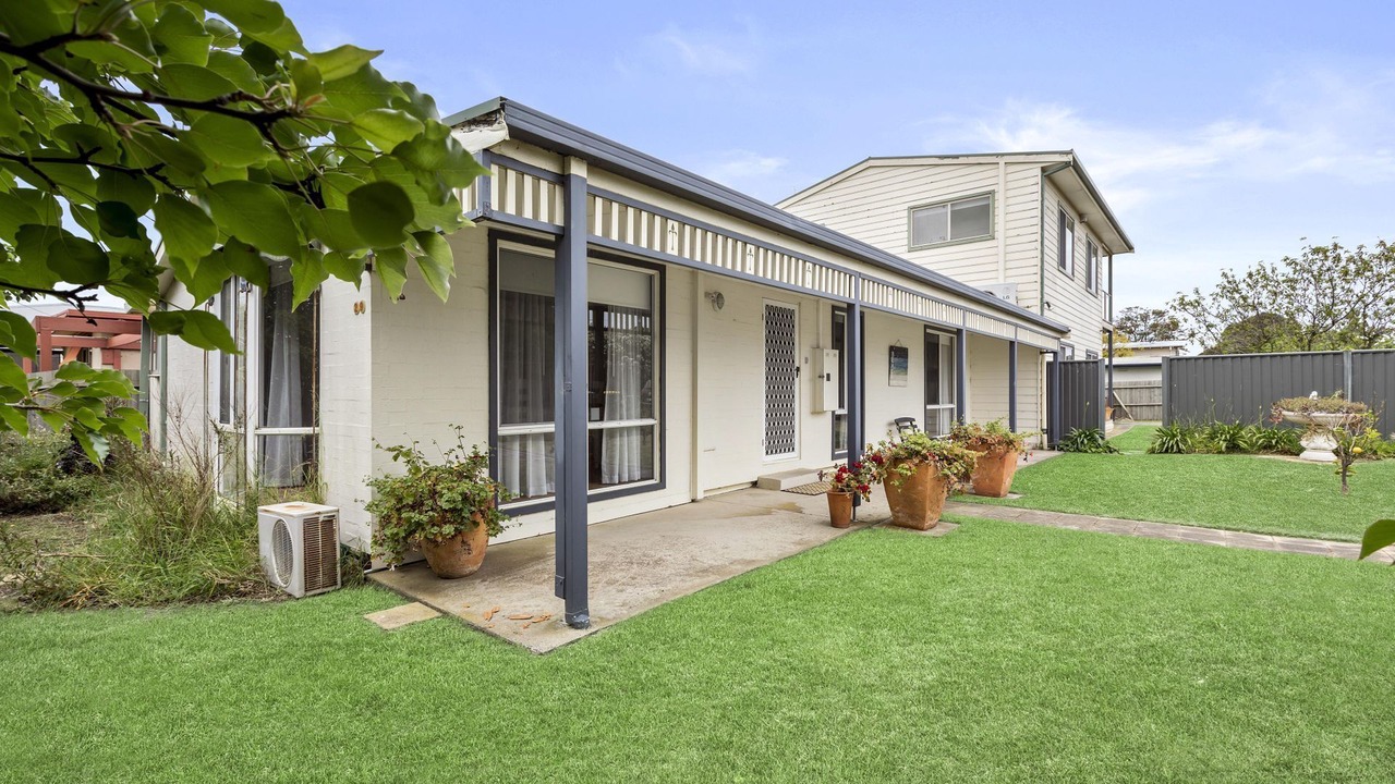 Photo of Outdoor in Indented Head