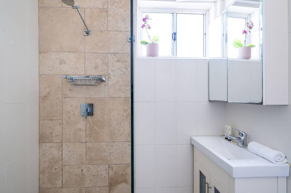 Photo of Bathroom in Freshwater