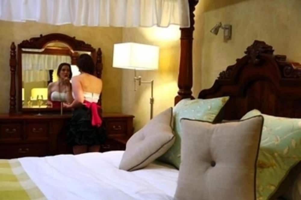 Photo of Bedroom in Mahogany Creek