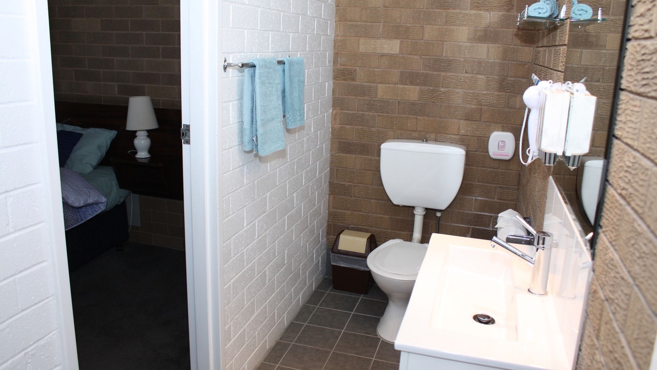 Photo of Bathroom in Narrandera
