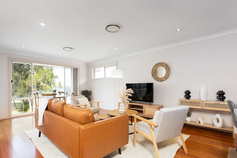 Photo of Livingroom in Berkeley Vale