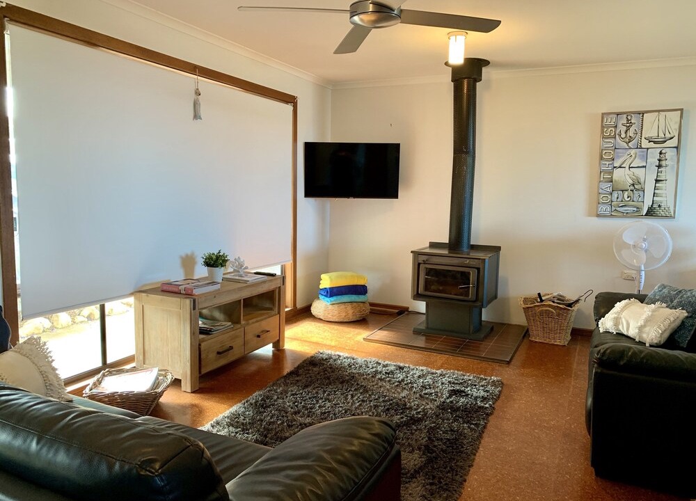 Photo of Livingroom in Emu Bay