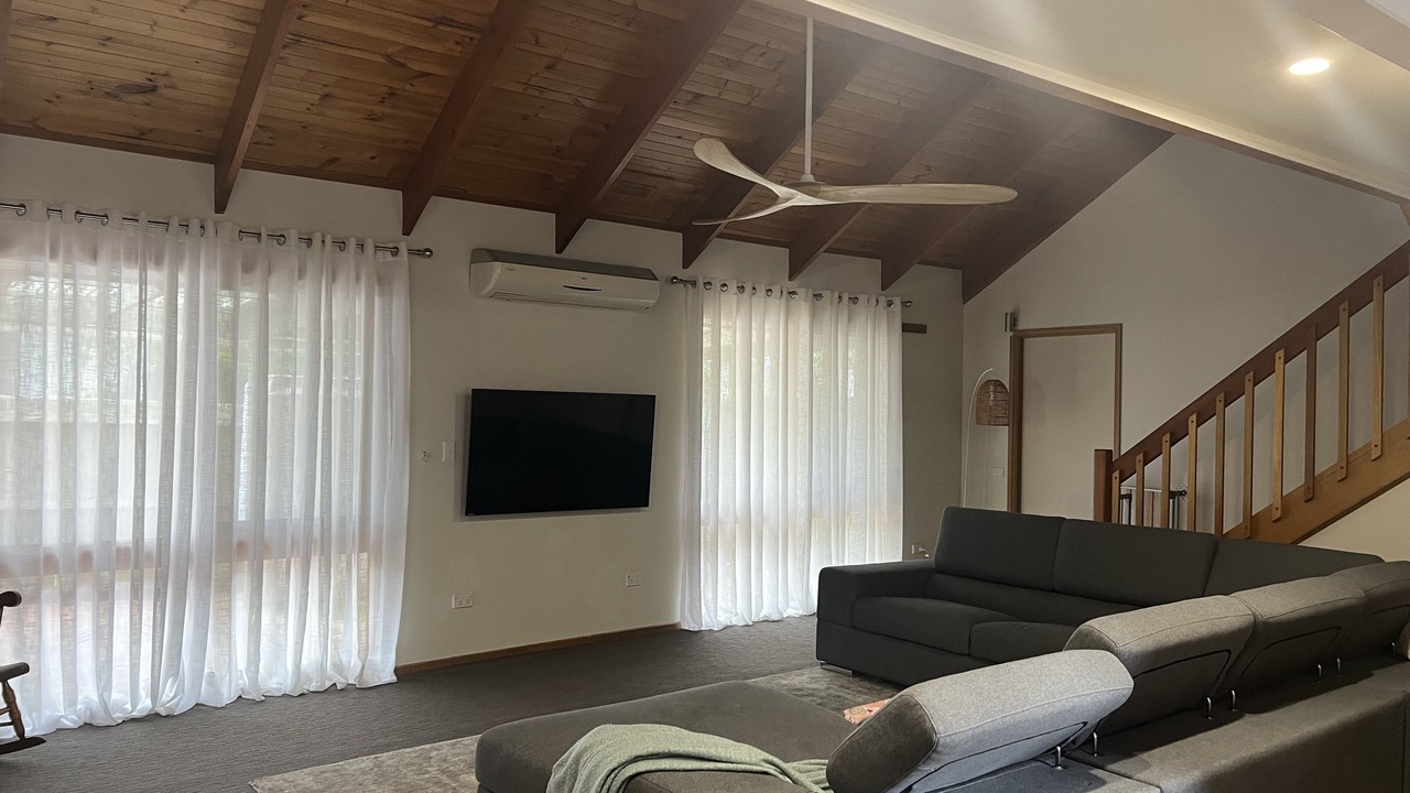 Photo of Livingroom in Indented Head
