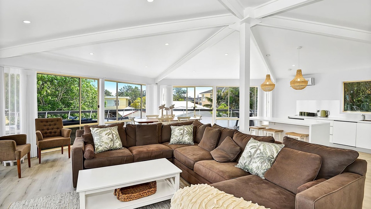 Photo of Livingroom in The Entrance North